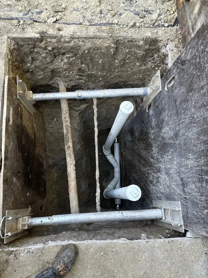 Experienced plumber completing Drain Cleaning work in Corinth